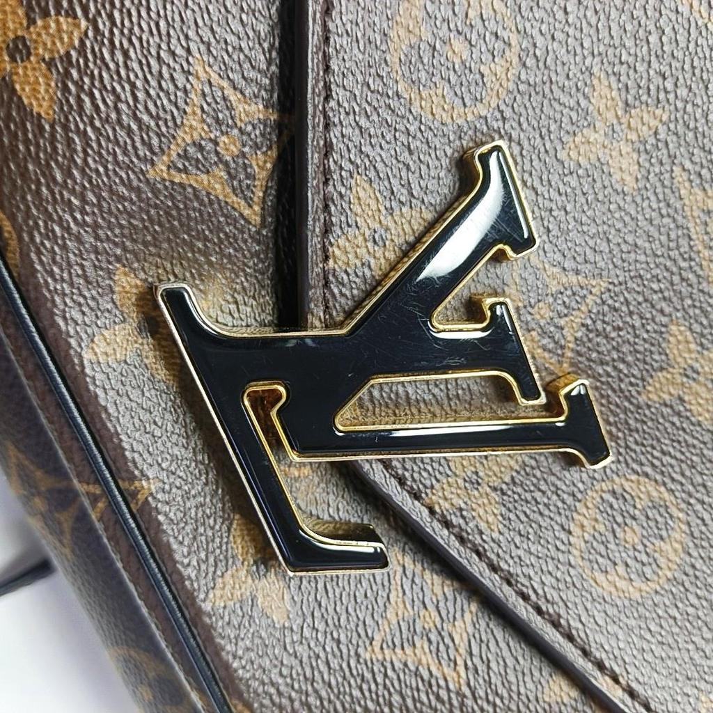 [Pre-Owned] Passy Classic Monogram Adjustable Shoulder Strap Coated Canvas With Leather Trim Messenger Bag - Good #1O4KVH4