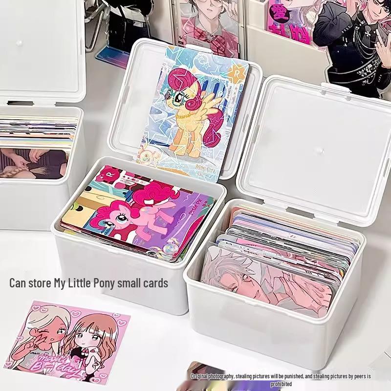 Multifunktionale Flip-Top Aufbewahrungsbox Weiß für Anime-Karten und Hüllen - Staubdichter Organizer