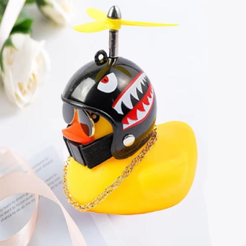Pato de coche con casco colgante de viento roto pequeño pato amarillo bicicleta de carretera casco de motor accesorios de ciclismo sin luces