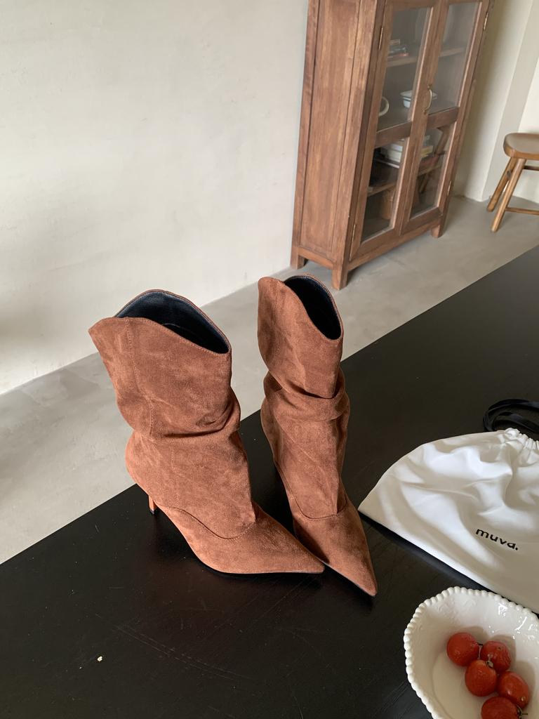 Mittelrohr spitze plissierte Stiefel Damen dünner Absatz lässiger Stil Babes 2025 Herbst lockere Wildleder High Heel Stiefel