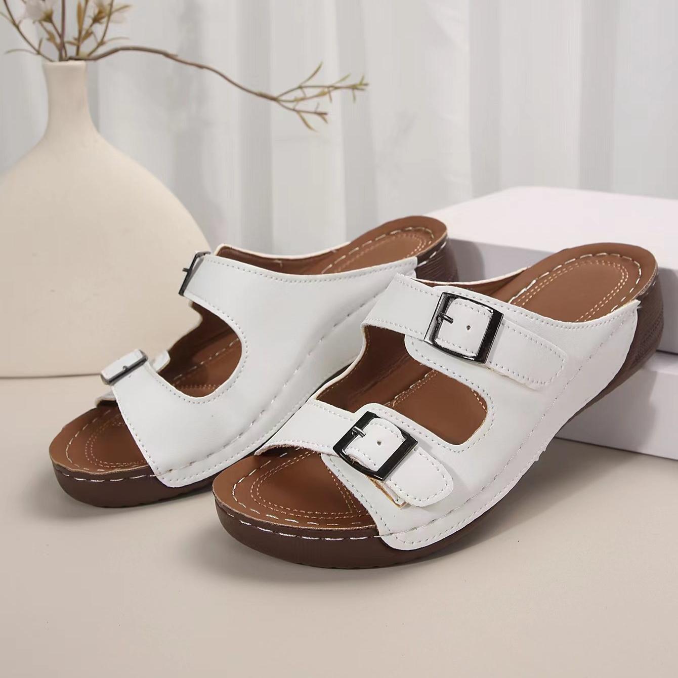 

Новинка 2024 года, тапочки на наклонном каблуке, полые однотонные женские тапочки на толстой подошве, повседневные и легкие большие женские тапочки 39