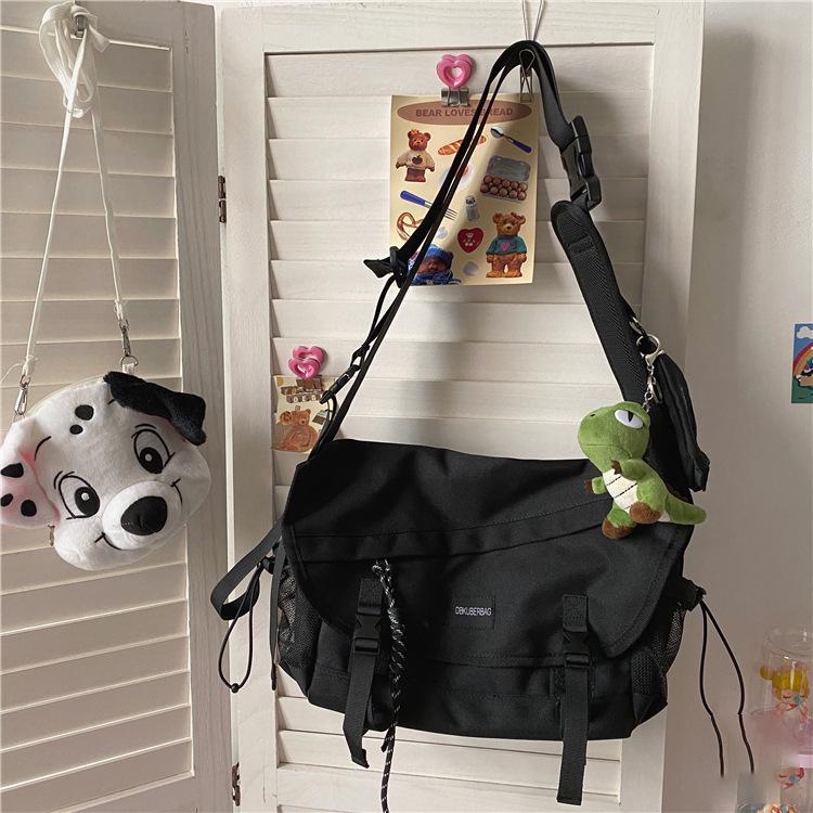 Japanischer Harajuku Tide und geschlechtsneutraler dunkel schwarzer Funktionsbeutel Koreanischer Ins Retro Werkzeug Messenger Bag mit großem Fassungsvermögen