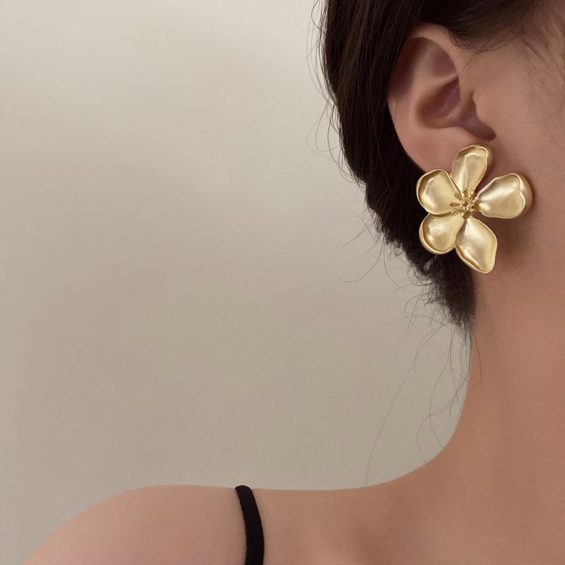 New Vintage Metal Gold Color Flower Big Earrings For Women Fashion Floral Statement Earrings Jewelry Gift Wholesale