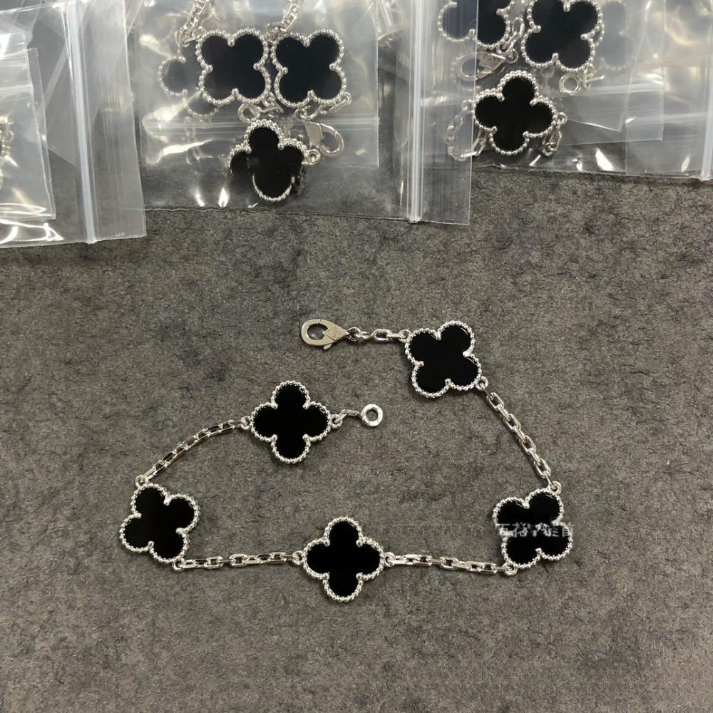 Hochwertiger roter Chalcedon Laser vierblättriges Kleeblatt fünfblütiges Armband 18K Roségold leichter Luxusschmuck Geschenk für Freundin