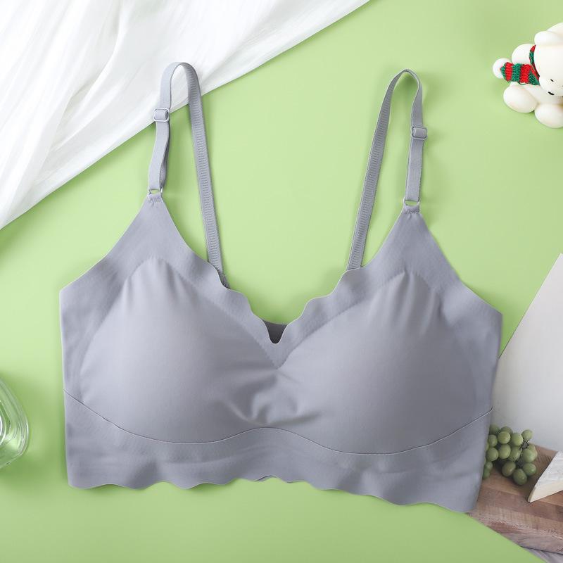 Seamless Wire-Free Nude Comfort Plus Size Sports Bra with Beautiful Back Design