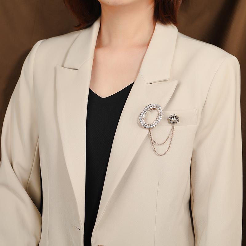 Retro Chain Fringed Brooch Men's and Women's Suit Versatile Pin Badge Personality Temperament Accessories