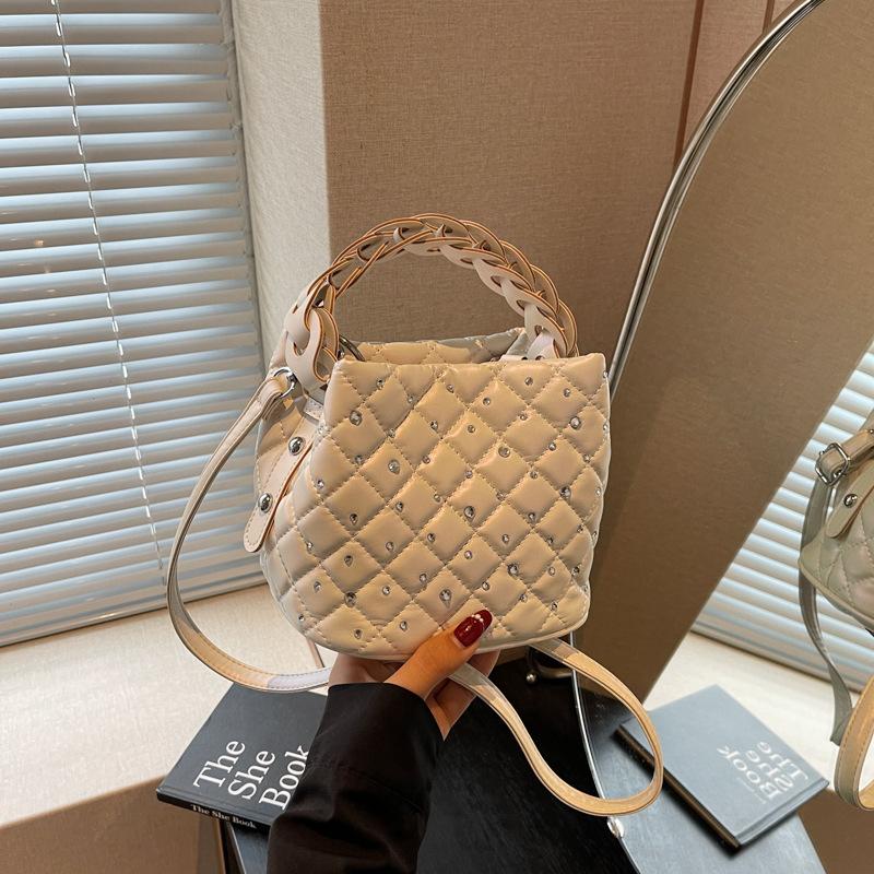 Rhombus Embroidery Thread Small Bag Women's 2025 New Summer Versatile Messenger Bag Fashionable Woven Portable Bucket Bag