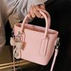 Spring and summer popular solid color simple high quality lychee pattern portable bucket bag women's fashion versatile commuter messenger bag