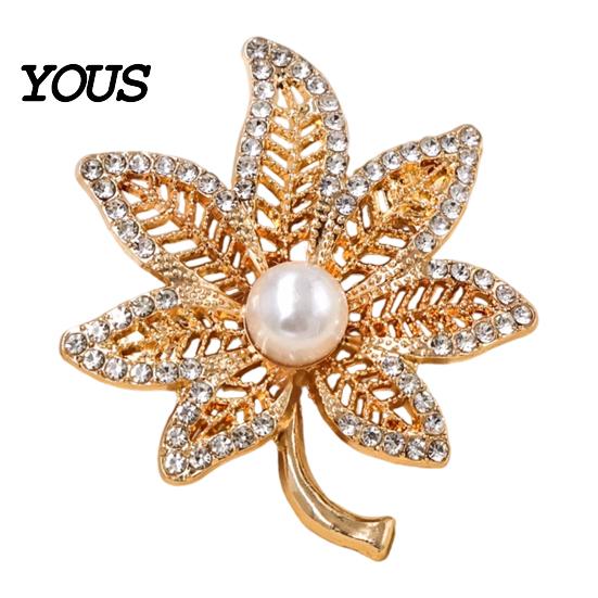 Jewelry Pin Hollow Maple Leaf Shape Brooch, Retro Floral Brooch with Strong Solid Metal Buckle Design, Electroplating Anti-Oxidation Badge for золотистый