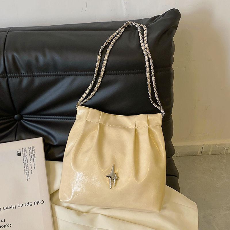 

Korean version of fashionable large-capacity Spice Girls street new 2025 shoulder large bag pleated commuter leisure chain messenger bag бежевый