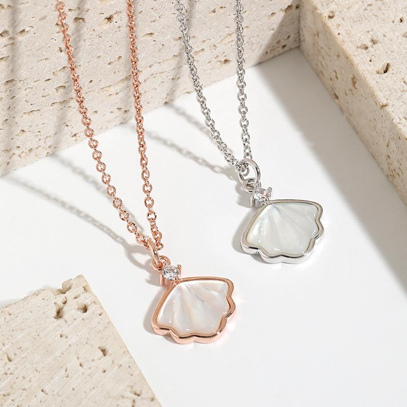 A Fritillary Pendant Necklace, Valentine's Day Gift Niche Design Sense Diamond-encrusted Shell Lifetime Necklace