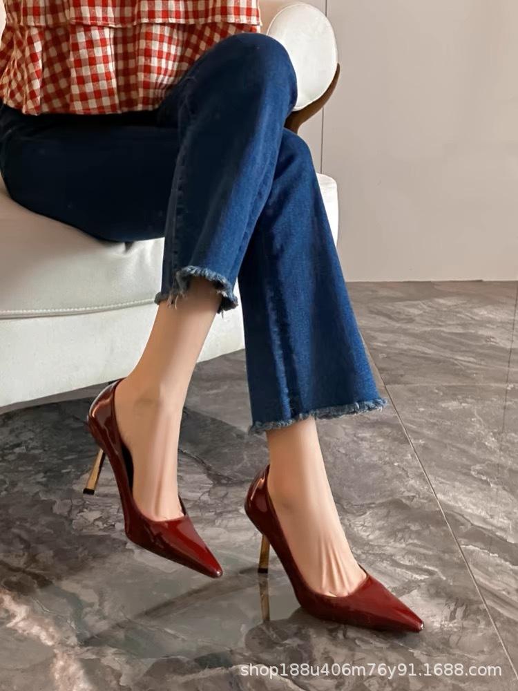 

Poplar forest same triangular gold heel burgundy temperament shallow mouth single shoes women s patent leather thin heel pointed imperial sister high 34