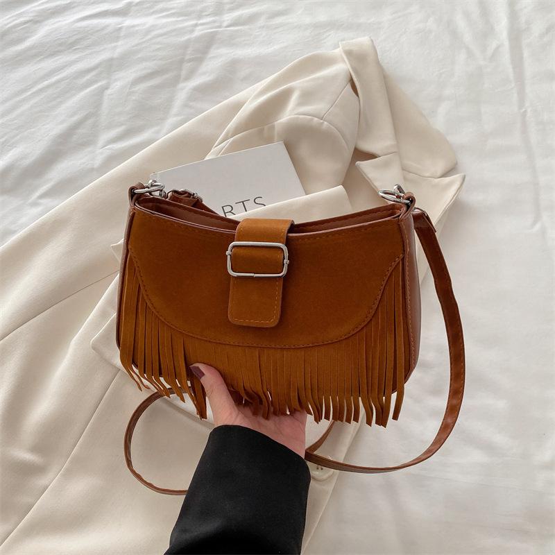 

Винтажные сумки через плечо с кисточками для женщин, повседневная сумка через плечо с регулируемым ремешком и бахромой для повседневного использования/отдыха в отпуске 24x14x6cm