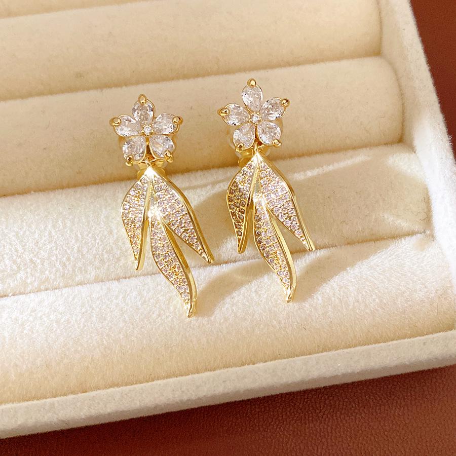14K Gold-Plated Zircon Flower Tassel Clip-On Earrings: Elegant & Luxurious No-Piercing Jewelry