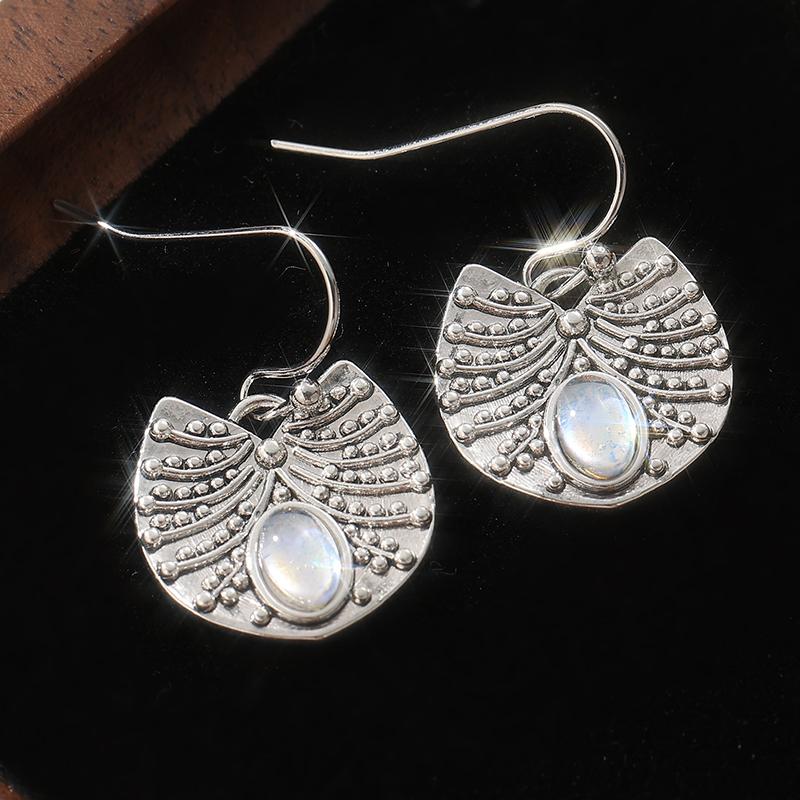 Ethnische Silberfarbene Metall-Schnitzerei-Muster Ovale Inlay-Imitation Mondstein Hängeohrringe für Damen Schmuck