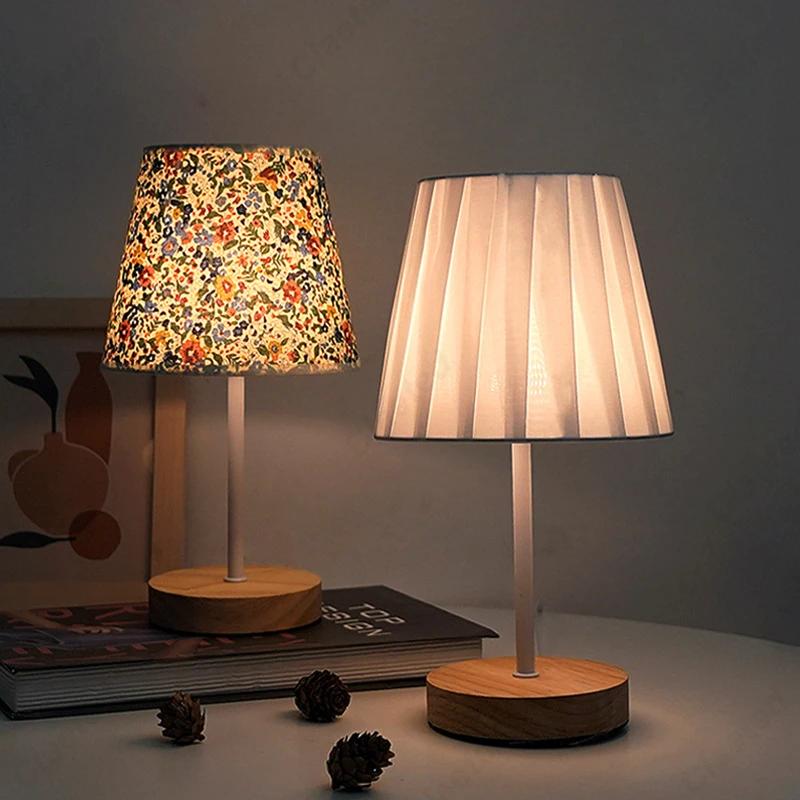 Creative LED Solid Wood Fabric USB Small Table Lamp Living Room Study Bedroom Bedside Atmosphere Decoration Lighting Fixtures