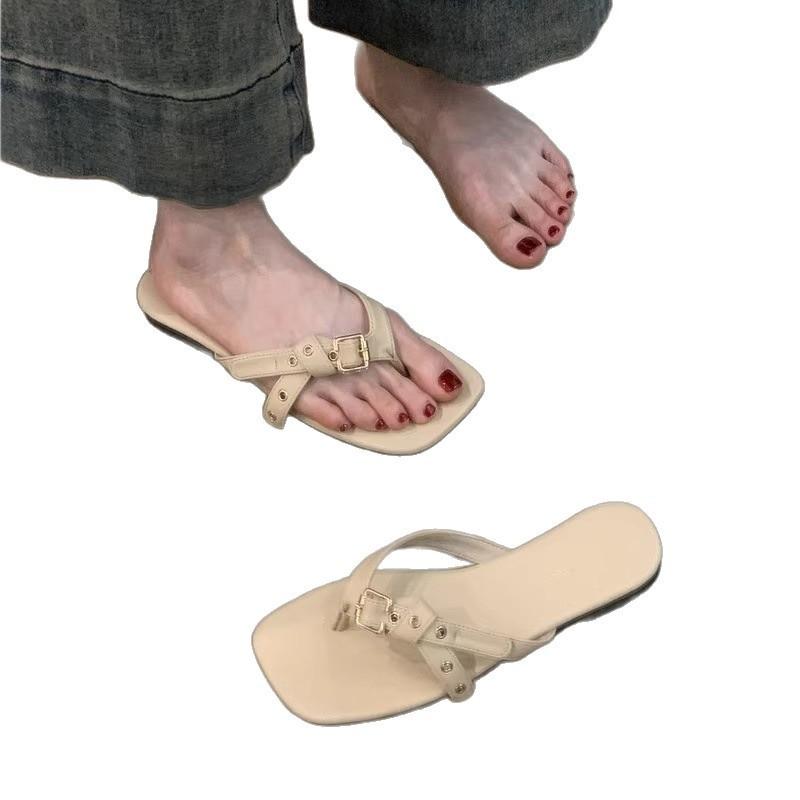 Niche design sense sandals women wear 2025 summer retro belt buckle toe holiday beach flip-flops women