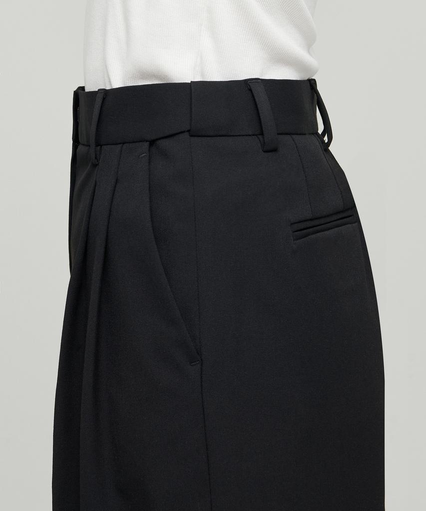Musinsa Standard Woman Women'S Wide Bermuda Half Slacks [Black]
