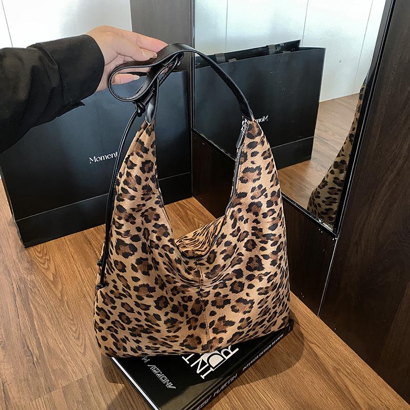 

Korean Style Leopard Print PU Suede Shoulder Tote - Women s Large Capacity Bag for Autumn & Winter 38x13.5x40cm леопардовий