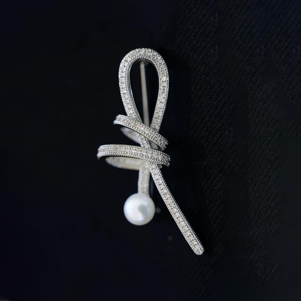 Luxury Semi-luxurious Ribbon Knot Brooch, High-end Women's Elegant Pearl Corsage, Design with A Touch of Uniqueness, Special Pin