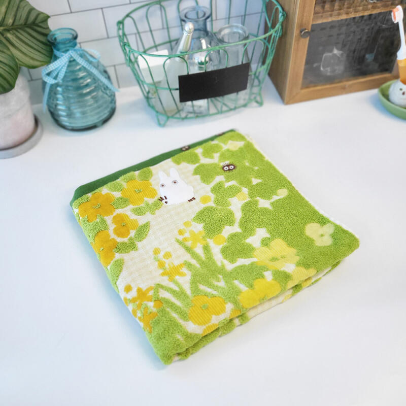 

Totoro Marigold Flower Bath Towel