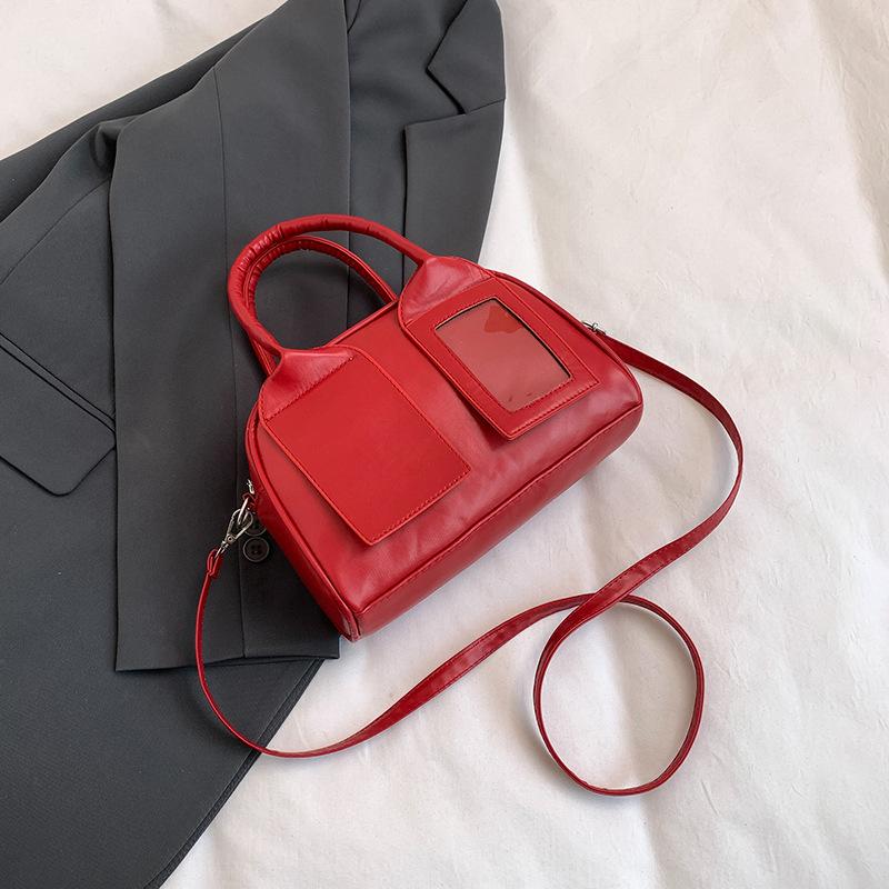 

2025 персонализированная ручная переноска милая сумка-ракушка для девочки новая корейская версия трендовая модная сумка на плечо высококлассная женская сумка красный