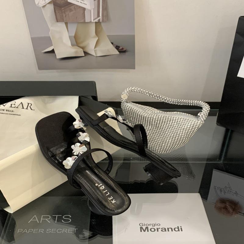 Spring and Autumn 2025 New Fashion Versatile Temperament Square Head Sequins Flower Set Toes Thick Heel Sandals Female Summer