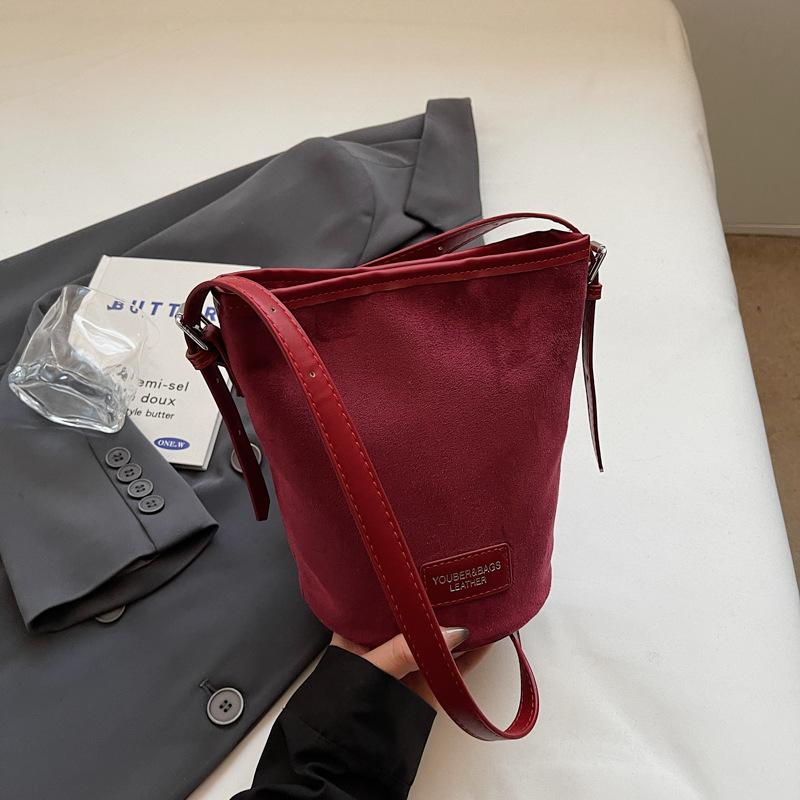 Fashion Matte Bucket Bag Women's 2025 Summer New Trend Simple Shoulder Bag High Value Casual Oblique Span Bag