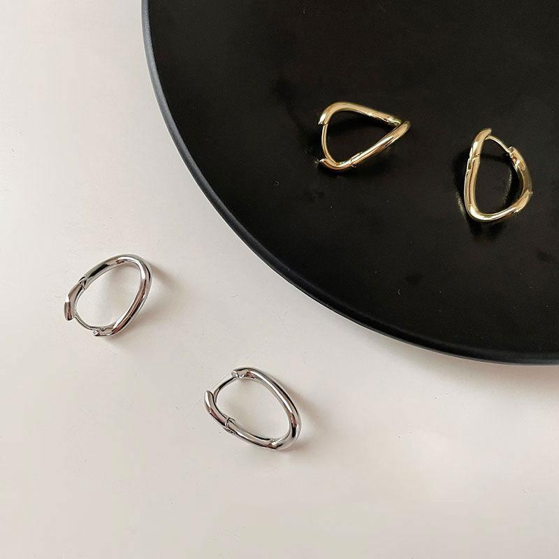2023 Irregular Circle Earrings: Women's Simple Light Luxury Niche Stud Hoops
