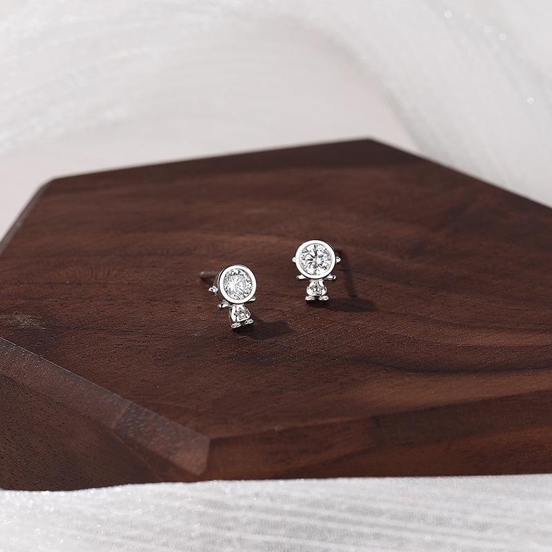 Cute Astronaut Earrings for Women with Sweet and Childlike Niche Design and Personalized Earrings