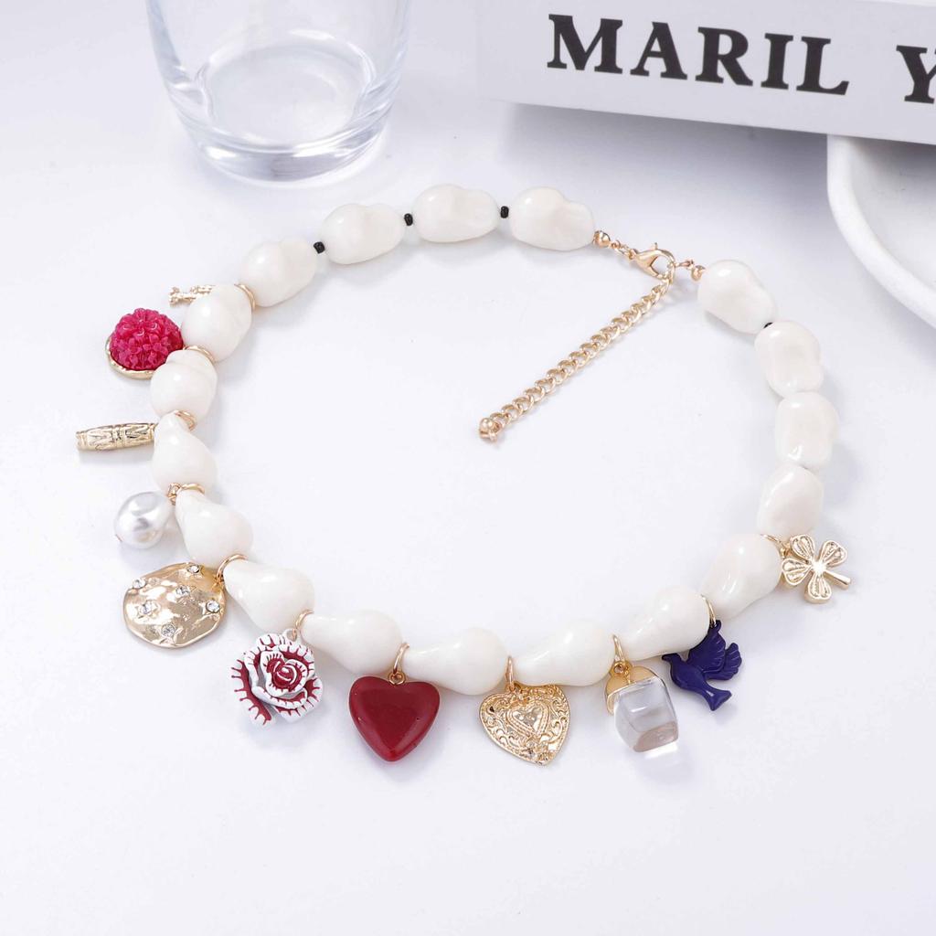 Simple and fashionable Baroque imitation pearl drip oil alloy love insect flower pendant women's collarbone chain