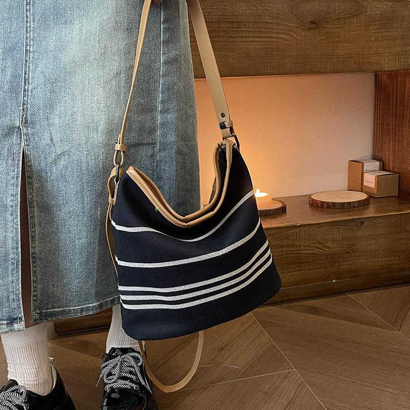 New fashion niche contrasting color striped bucket bag single shoulder oblique span trendy women's bag
