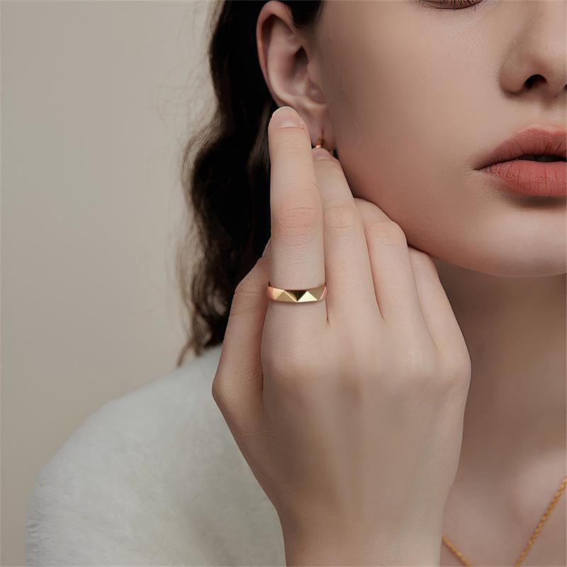 Fashion V-shaped Rhombic Titanium Steel Ring Ladies INS Cold Wind Personality Circle Niche Couple Ring Jewelry