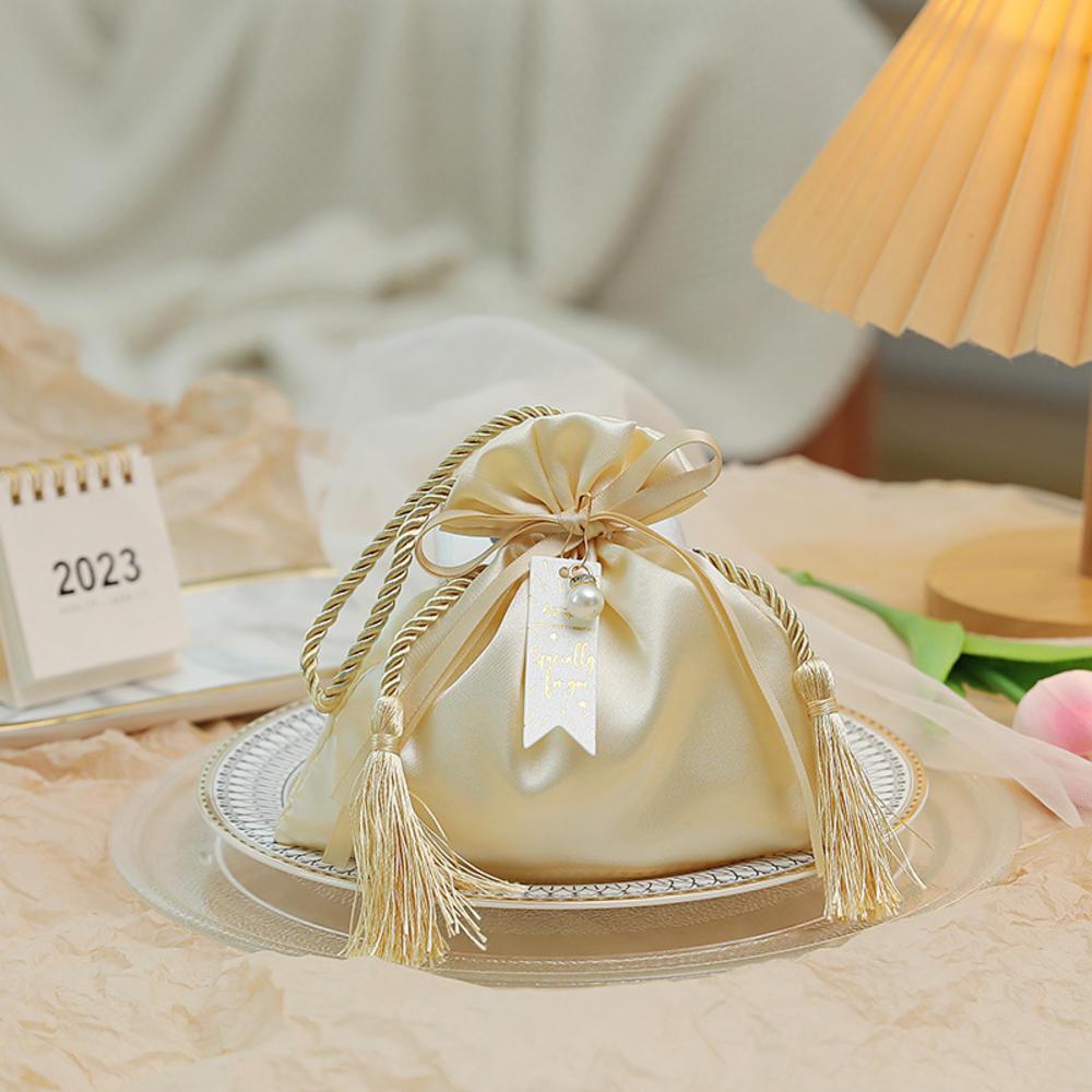 Sac à cordon en velours avec pompon Boîte à bonbons en velours Sacs cadeaux Poches de rangement pour bonbons Organisateur de bijoux pour mariage Anniversaire