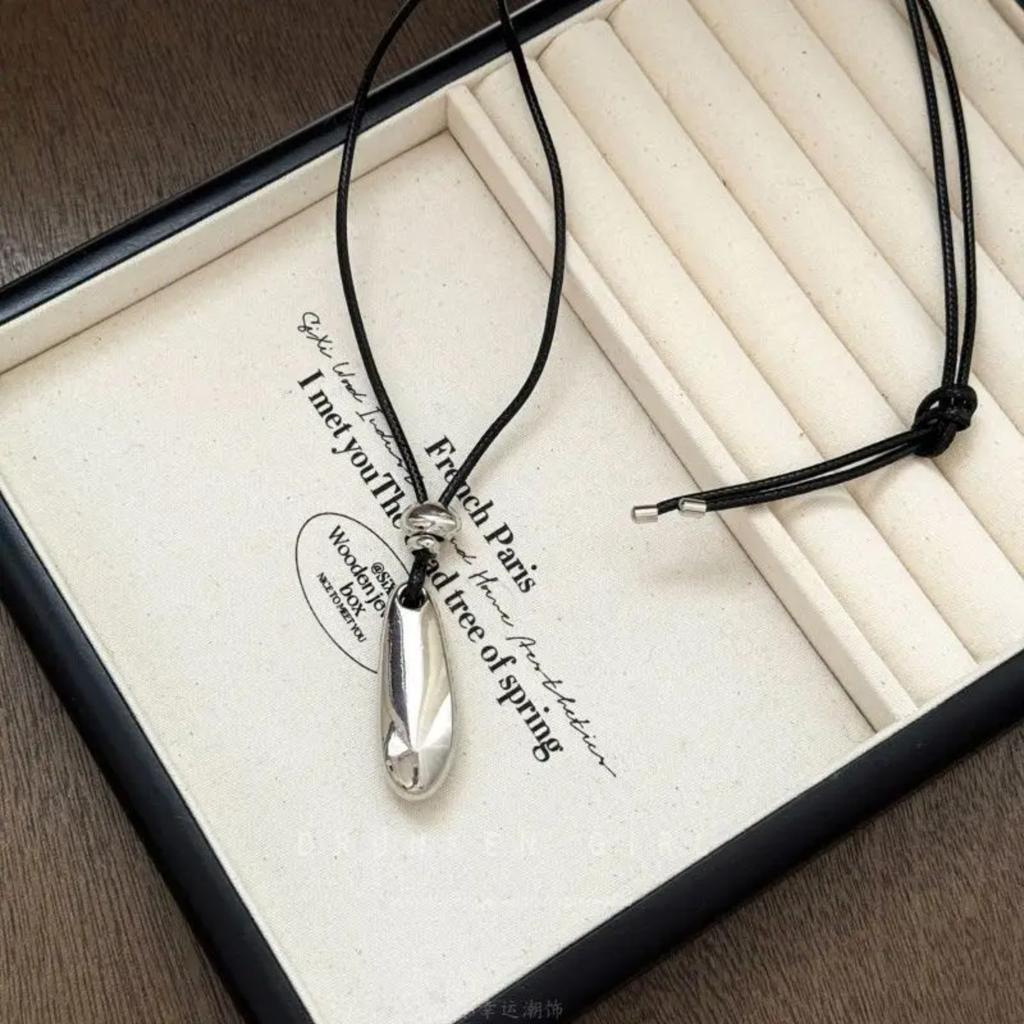 Waterdrop Shaped Necklace for Women and Girls, Simple Black Rope Adjustable Long Chain Fashion Accessory
