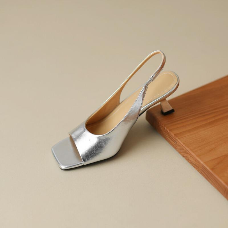 Nové sandály na tenkém podpatku a jednoduché módní vysoké podpatky