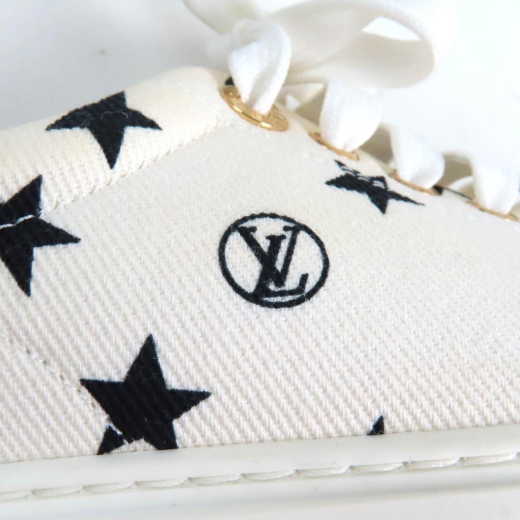 Great LOUIS VUITTON Sneakers timeout line Monogram star Leather White Canvas Used