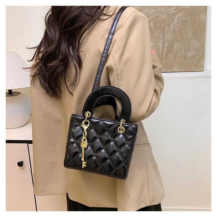 Trendy Diamond Quilted Faux Leather Shoulder Bag for Women Korean Style Fashionable Crossbody Square Purse