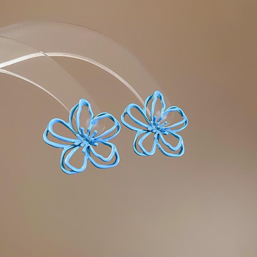 

Серьги-пусеты в виде полых цветов, модные и милые, нишевый дизайн, личность, высокий темперамент, универсальные серьги для женщин