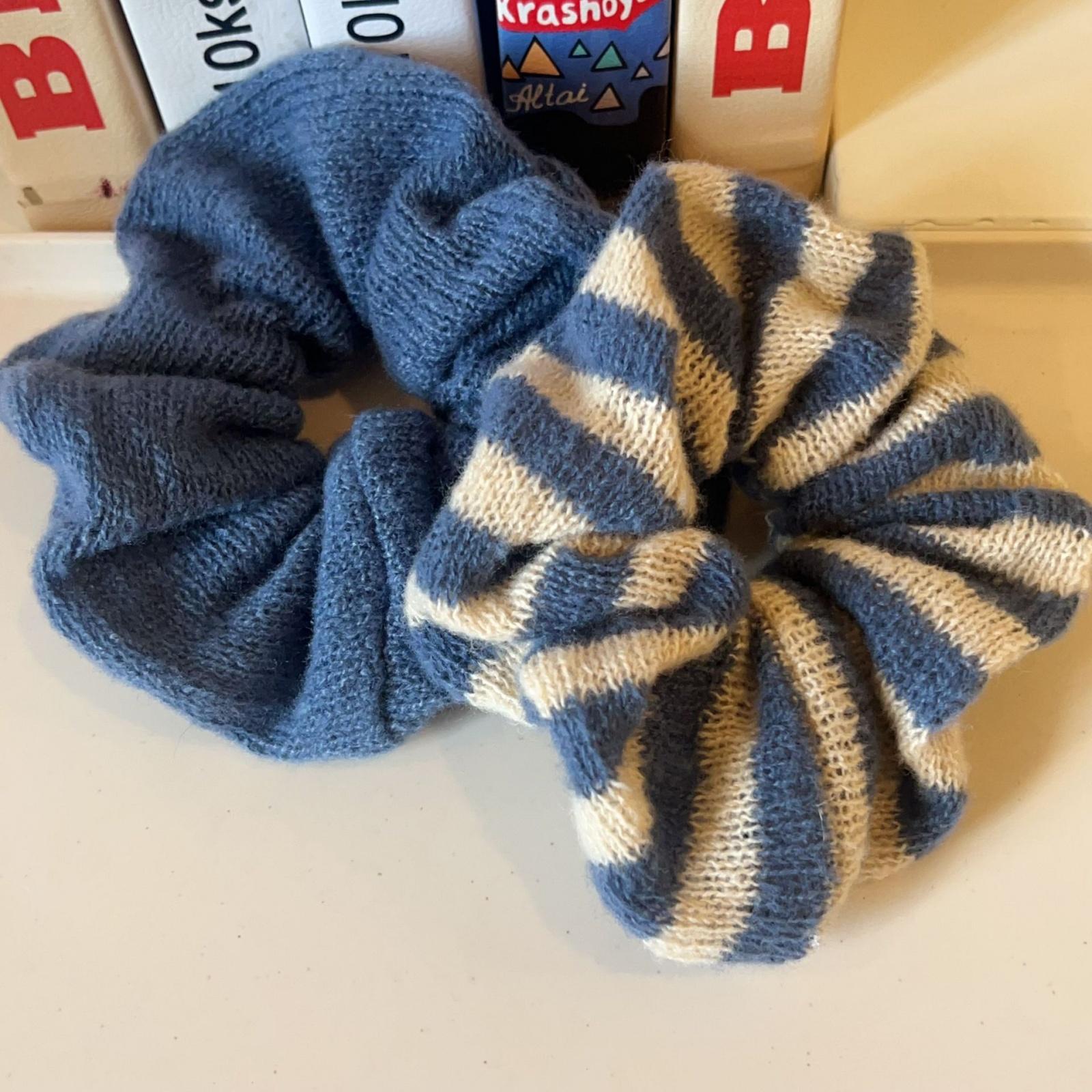 

New Korean Style Autumn Winter Red White Knitted Striped Hair Scrunchie High Class New Versatile Girls Hair Tie Hair Accessories