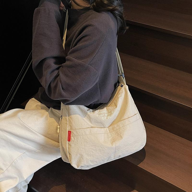 This Year's Popular Fashion Korean Version of Single Shoulder Messenger Bag Casual Bag Solid Color Foreign Style Simple 2025 New Make-up Bag Women