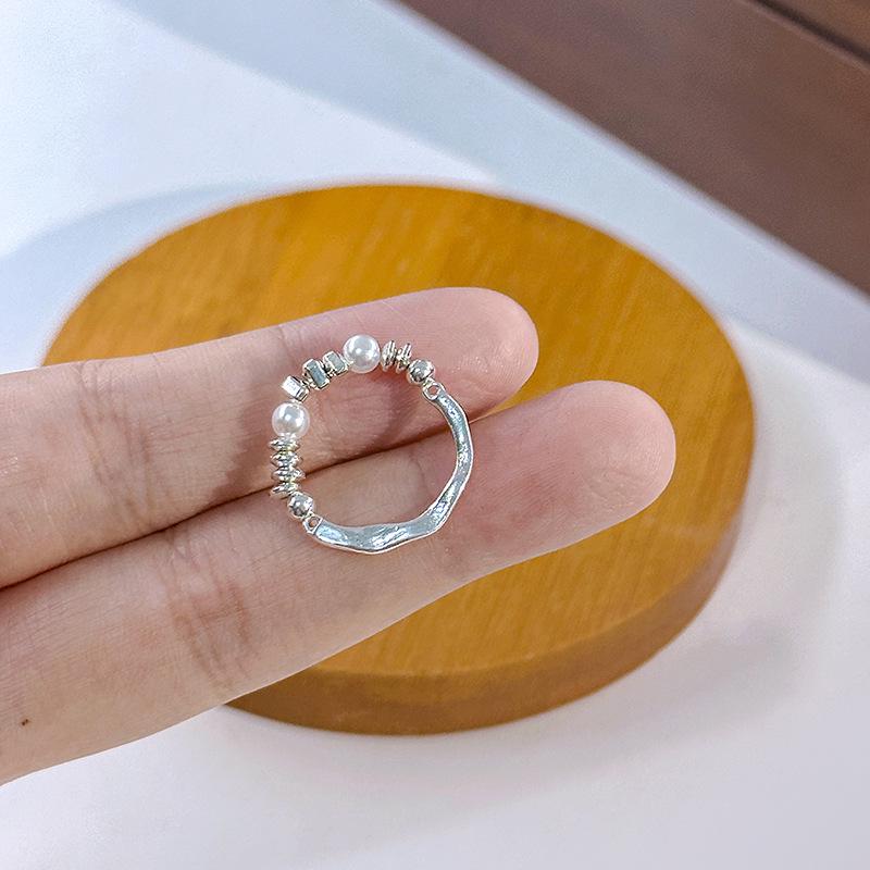 

Minimalist Korean-Style Freshwater Pearl Elastic Ring