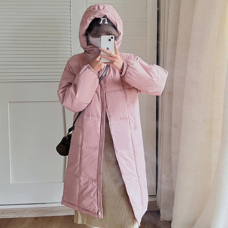 

Пуховик для женщин, зима 2025, средней длины, с капюшоном, длиной до колена и универсальный свободный, толстый и теплый хлопковый пуховик XL розовый