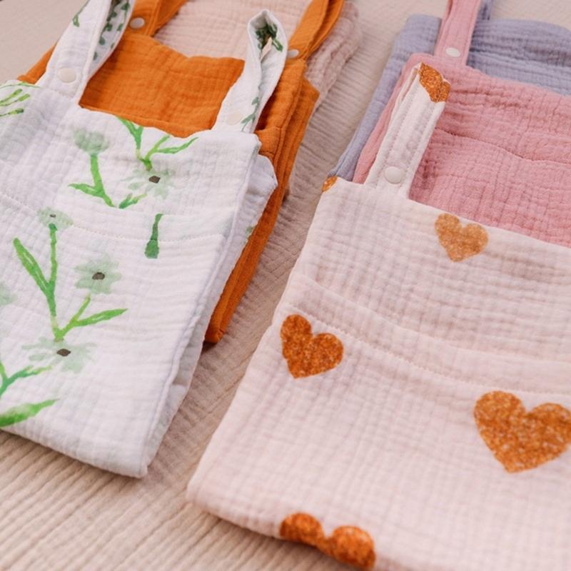 Breathable Infant Bed Hanging Storage Bag Large Compartment 2-Pocket Organsier Case for Baby Supplies and Accessories