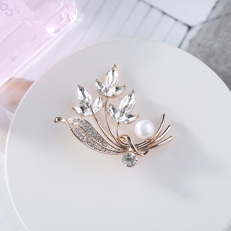 Korean Crystal Wheat Ear Pearl Brooch: Exquisite Rhinestone Pin for Clothes