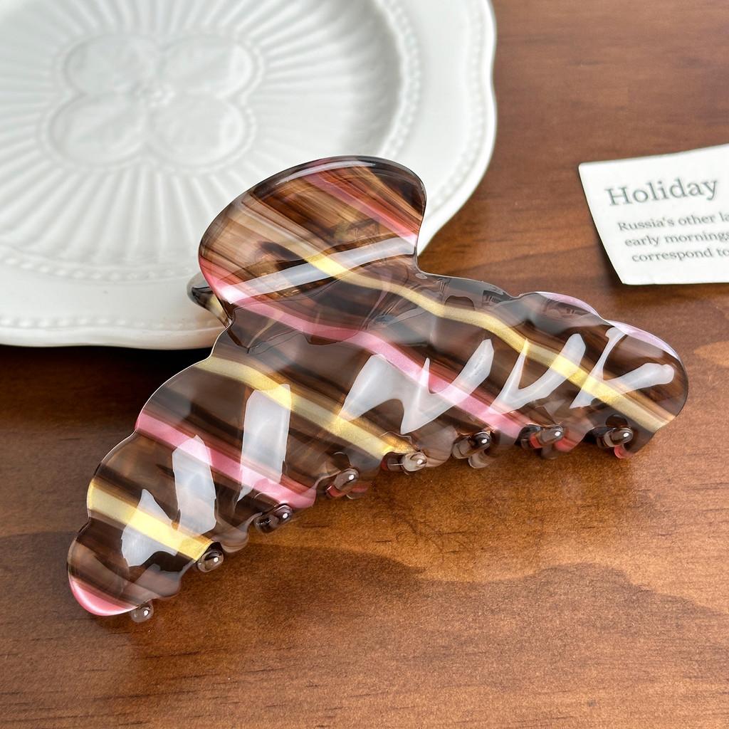 Premium Acetate Hair Claw Clip In Chic Striped Designs Perfect For Fashionable Women