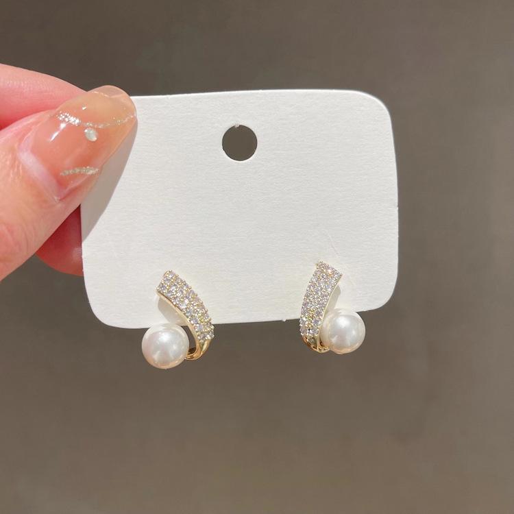

Design Sense of Pearl Earrings Female Light Luxury Temperament Senior Atmosphere Earrings Tide Fashionable and Versatile Earrings