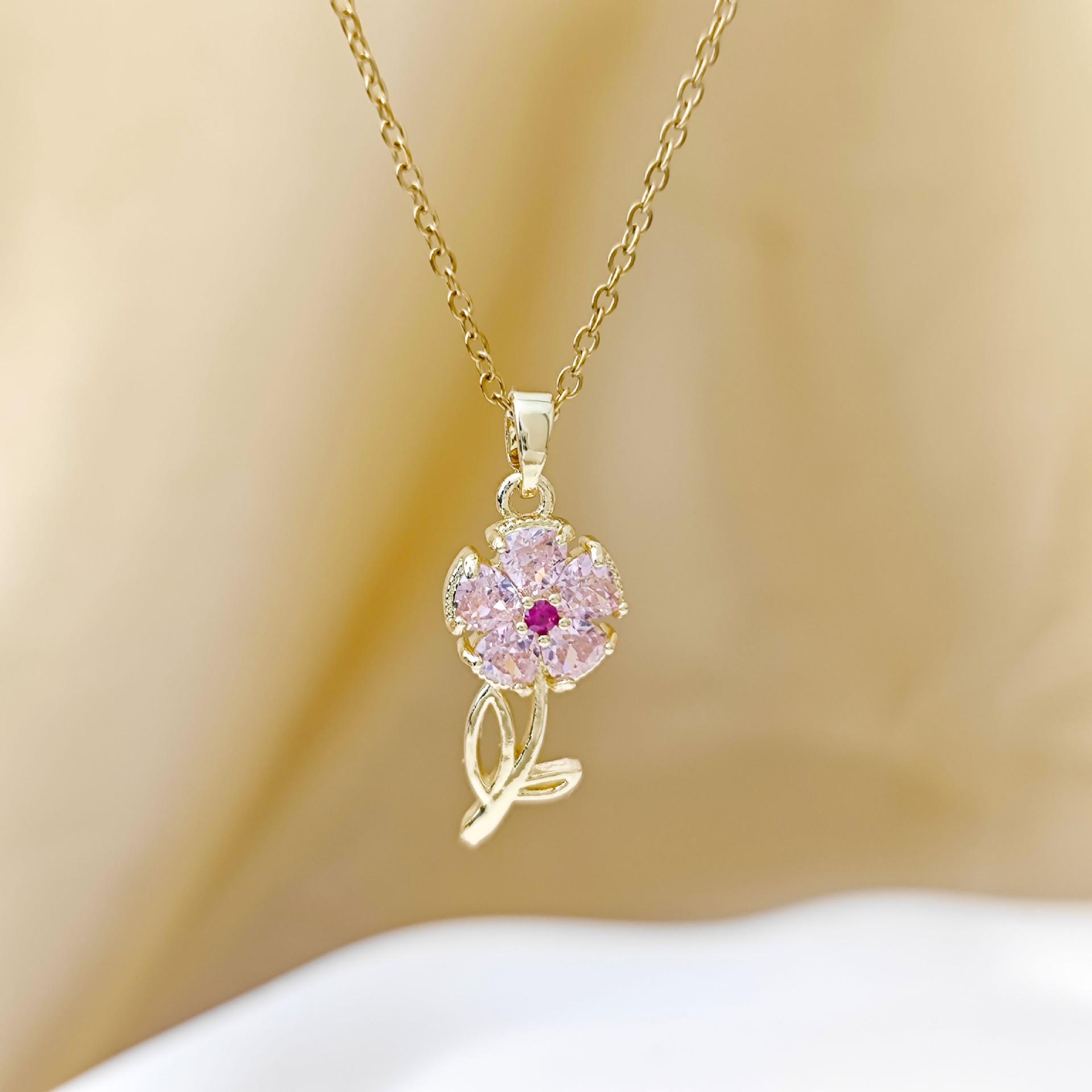 Elegant Sunflower Pendant Necklace - Unique Design for Women, Versatile and Luxurious