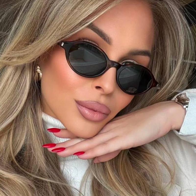 Fashion Retro Rivet Tortoiseshell Oval Sunglasses for Women Men Vintage Blue Lens Small Round Sun Glasses  S39N