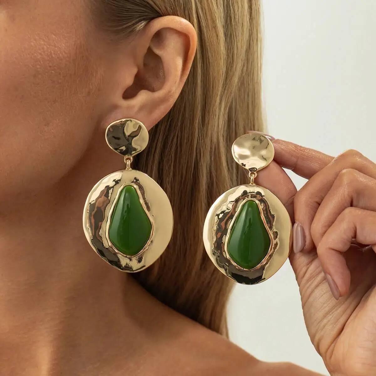 

SHIXIN Vintage Green Resin Acrylic Irregular Pendant Earrings for Women Elegant Geometric Elliptical Drop Earrings Party Jewelry